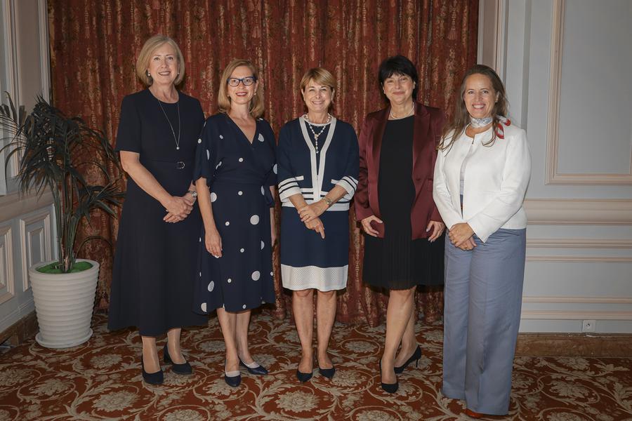 S.E. Mme Lynette Margaret WOOD, Ambassadeur Extraordinaire et Plénipotentiaire d’Australie ; S.E. Mme Alise BALODE, Ambassadeur Extraordinaire et Plénipotentiaire de la République de Lettonie ; Mme Isabelle BERRO-AMADEÏ, Conseiller de Gouvernement-Ministre des Relations Extérieures et de la Coopération ; S.E. Mme Renata CVELBAR BEK, Ambassadeur Extraordinaire et Plénipotentiaire de la République de Slovénie et S.E. Mme Tania CAVASSINI, Ambassadeur Extraordinaire et Plénipotentiaire de Suisse.